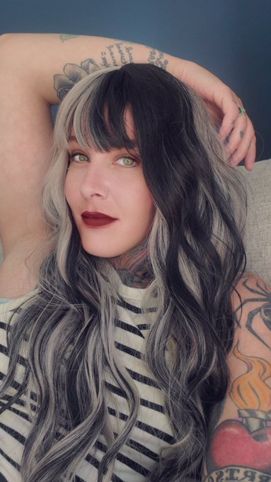 Work day vibes! Which one of you piggies is going to make it worth it!  Domme femdom findom buyingcontent<a href="/tag/msbutcherwithasmile"class="tags"><span>#msbutcherwithasmile</span></a>