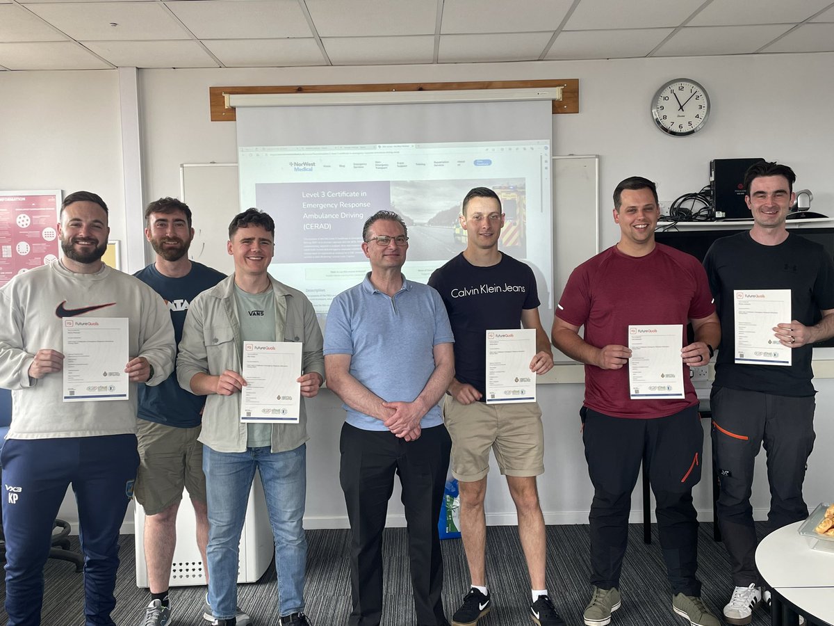 Lovely to visit @UCLan today to see the Mil Paramedic students get their certificates in emergency response ambulance driving. Well done to you all. <a href="/RAFMedicWO/">RAF Medic Profession Advisor</a>