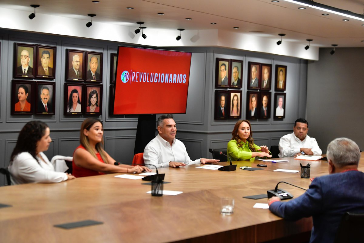 México ha cambiado y el PRI tiene que evolucionar. Estamos frente a una nueva realidad, con retos y desafíos distintos a los que todos conocíamos, que nos obligan a replantear cada paso que damos.

¡Vamos a nuestra 24ª Asamblea Nacional, fuertes y unidos, decididos a darlo todo,