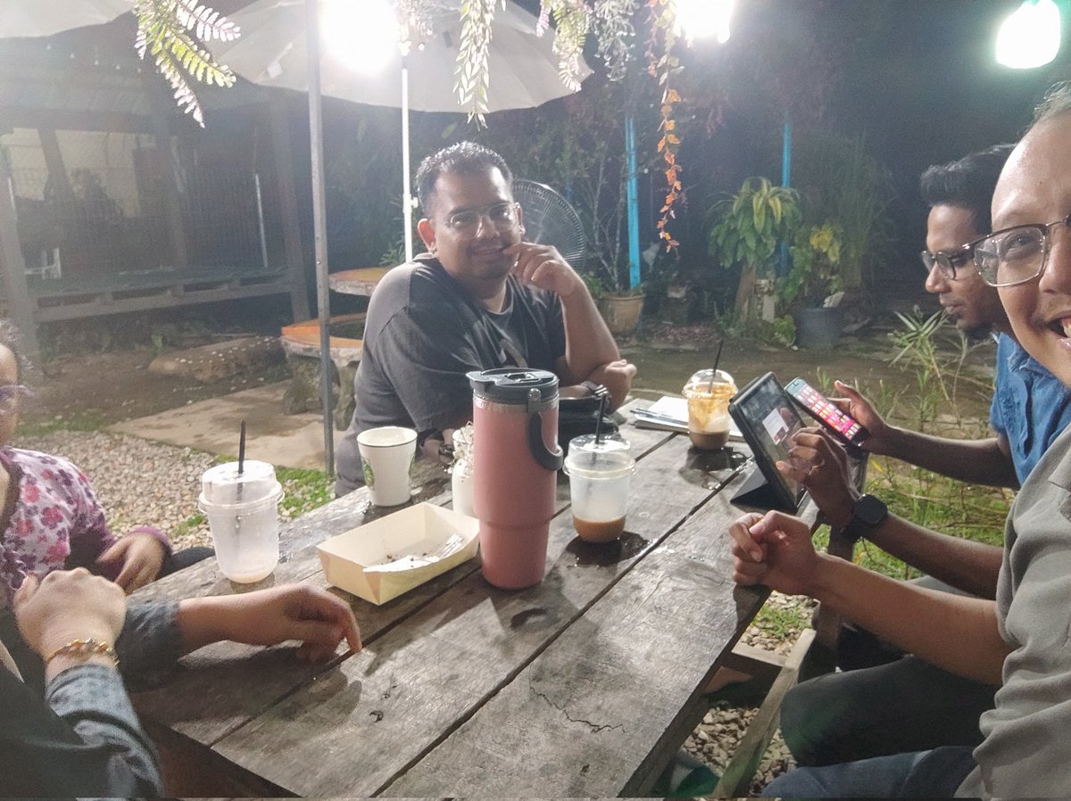 Archemistry1's tweet photo. Will you abandon me? NOVA!

Malam² kita sapot team member kita nak present plan Hibah. Client nak cover laki bini, takde haaaal. 6 quotation kita bukok malam ni. Haaaa terkedu brader ni. Dapat jugak kita meet bajet die, terusssss sign! https://t.co/ILelC2oE6M