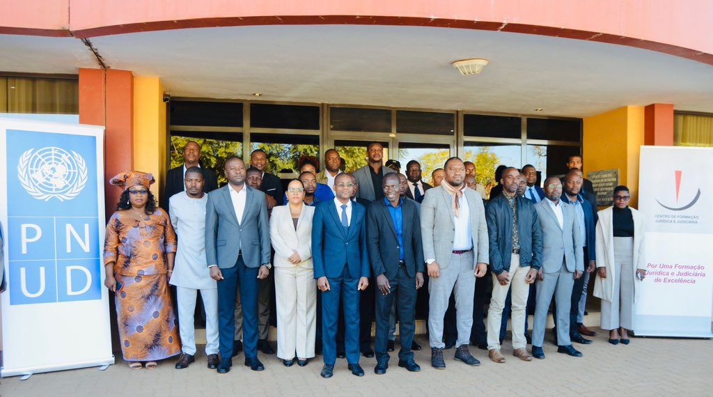 cfjjoficial's tweet photo. CFJJ em coordenação com  DNAJ e o financiamento do PNUD, realiza de 19 a 21 de Junho de 2024 na cidade de Lichinga-Niassa, II Curso de capacitação dos profissionais aplicadores da Lei em matérias de Tomada de Decisão Ética em Investigação Contra o Terrorismo e Extremismo Violento https://t.co/KlprRrTH64