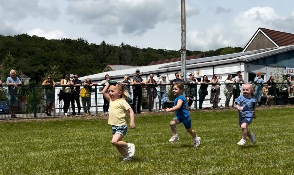 yggcwmnedd's tweet photo. Dosbarth Sali Mali #firstsportsday ⭐️⭐️⭐️ https://t.co/hR8CLkdZep