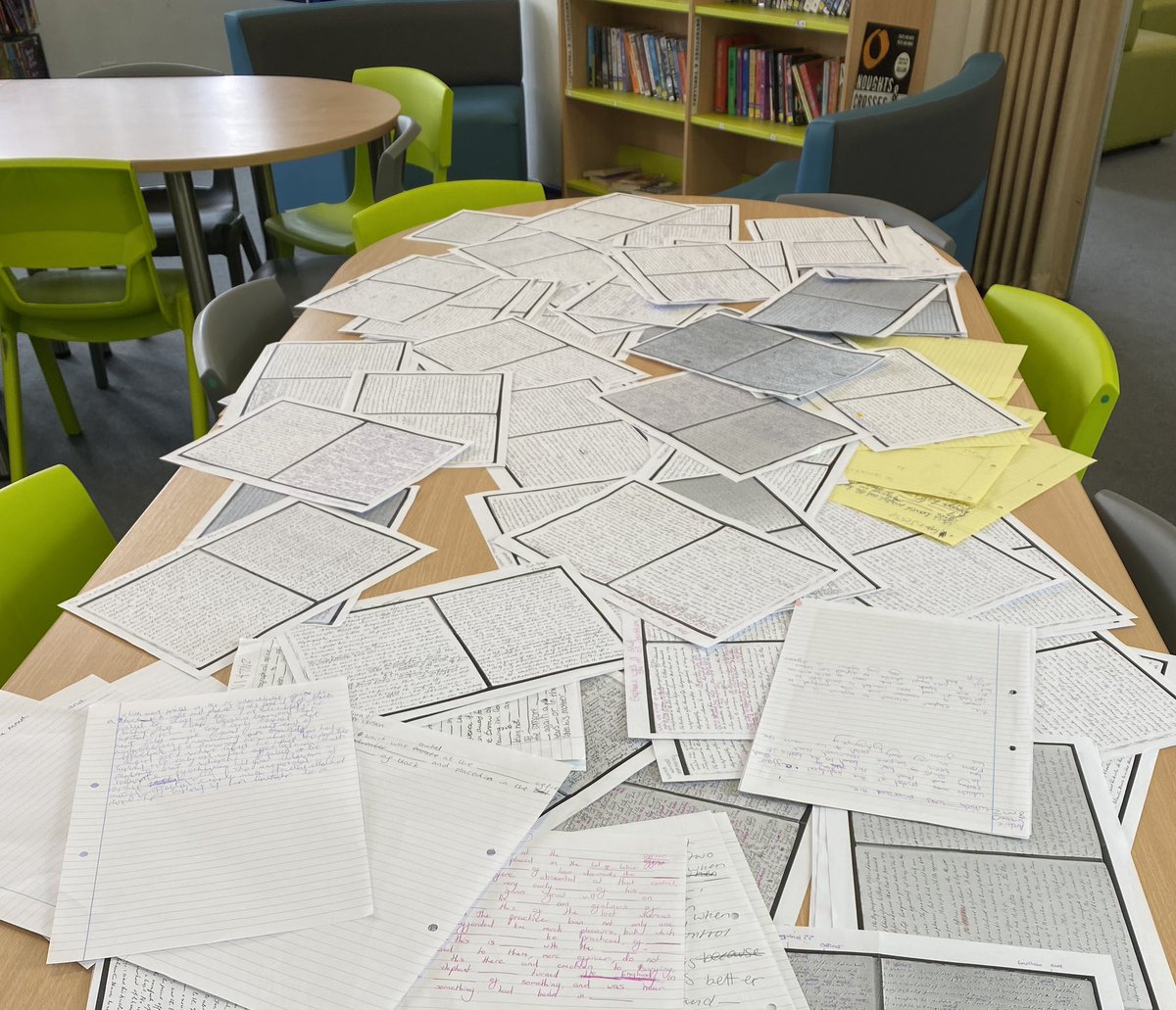 LouiseMorrish1's tweet image. Today, I’ve been helping students to decipher a ‘#Regency #code’ (aka Jane Austen’s brother Francis’ memoir) What’s surprised me is the HUGE enthusiasm the kids have shown, and their efforts to translate the page. Thanks @JaneAustenHouse for sharing this with us 

#schoollibrary