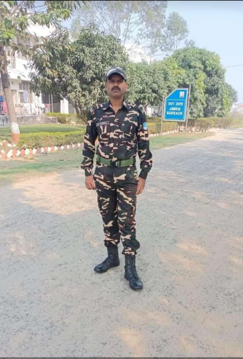 rajput_of_india's tweet photo. जम्मू के राजौरी में 4 आतंकवादियों को मार गिराते हुए बिहार के मधेपुरा जिले के दिग्घी गांव के रमेश सिंह उर्फ पिंटू फौजी शहीद हो गए हैं ।
श्री हरि  दिवंगत आत्मा को  अपने चरणों मे स्थान दे 🙏

भारत माता के वीर सपूत को कोटि-कोटि नमन 🙏

#जय_हिंद 🇮🇳 https://t.co/J7rEvV8tBz