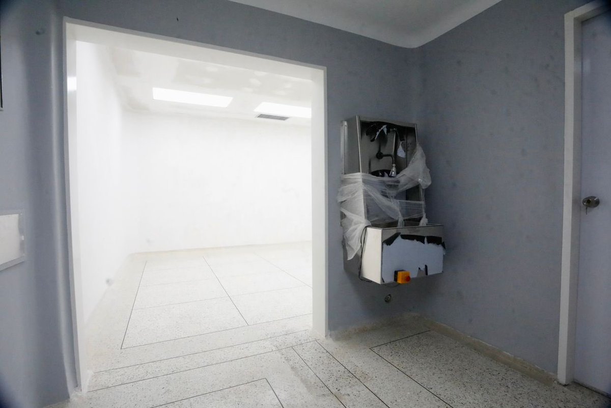 Soykarinacarpio's tweet photo. ¡Aragua Reverdece Más! 

Estamos viendo los avances de la rehabilitación del pronto Centro Quirúrgico del estado Aragua, en el municipio José Ángel Lamas, 03 quirófanos con tecnología de última generación, gracias a los recursos aprobados por nuestro Presidente @NicolasMaduro https://t.co/3530ersGTi