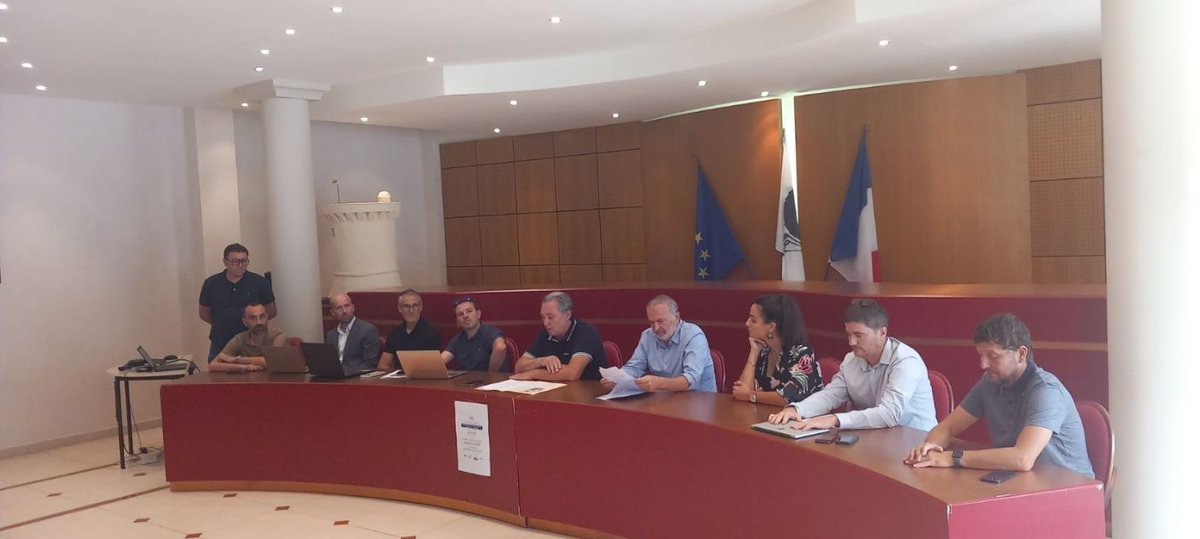 AUE tweet media