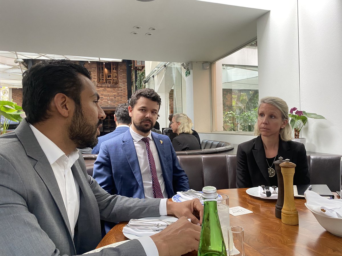 FranklinCastaV's tweet photo. Ayer conversé con @CanadayColombia sobre la agenda de DDHH del gobierno y las posibles articulaciones con la comunidad internacional para los retos que tenemos en la segunda mitad del mandato. 
¡Agradezco por su interés en nuestras apuestas!
#ElCambioPorTusDerechos https://t.co/0TfLsxccnu