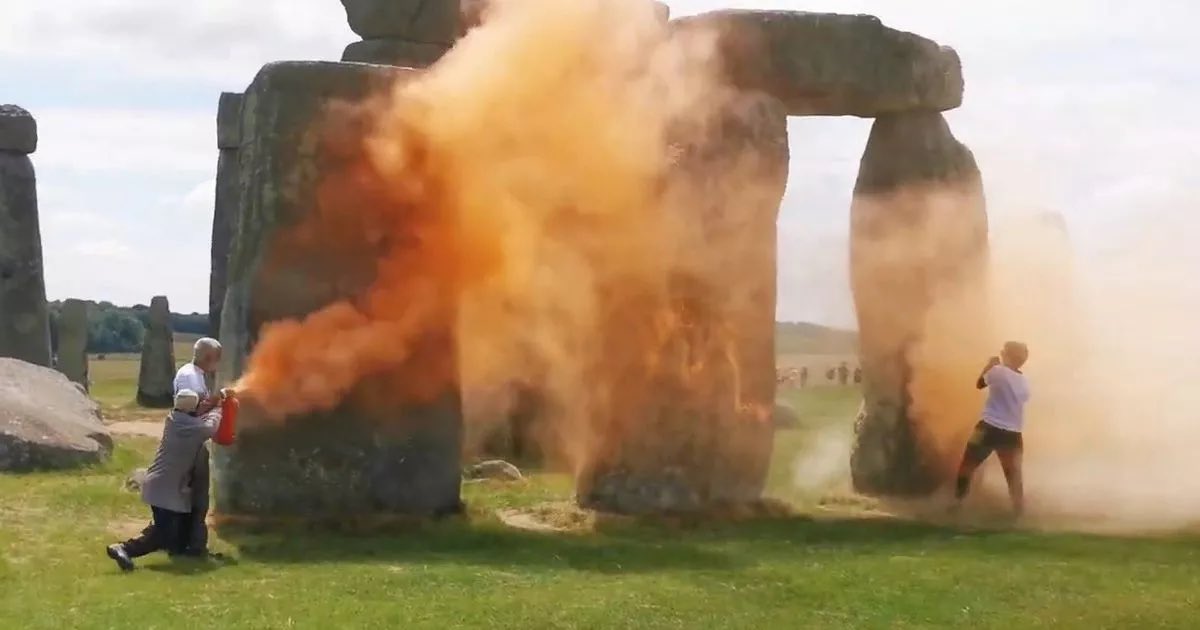 Sean_Kemp's tweet photo. It was sadly inevitable that the pressure on Ed Davey to come up with a new stunt a day would eventually lead to him doing something like this https://t.co/OzhiK1YtL8
