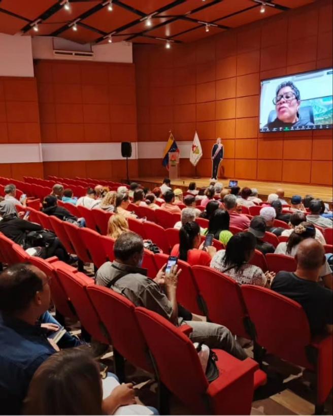 La Batalla de las Ideas y la creación de Conciencia en los hombres y Mujeres organizados en los CLAP es permanente.. "Por ello jamás podrán con esta fuerza humana" que cada dia se prepara más para vencer por y con <a href="/NicolasMaduro/">Nicolás Maduro</a>