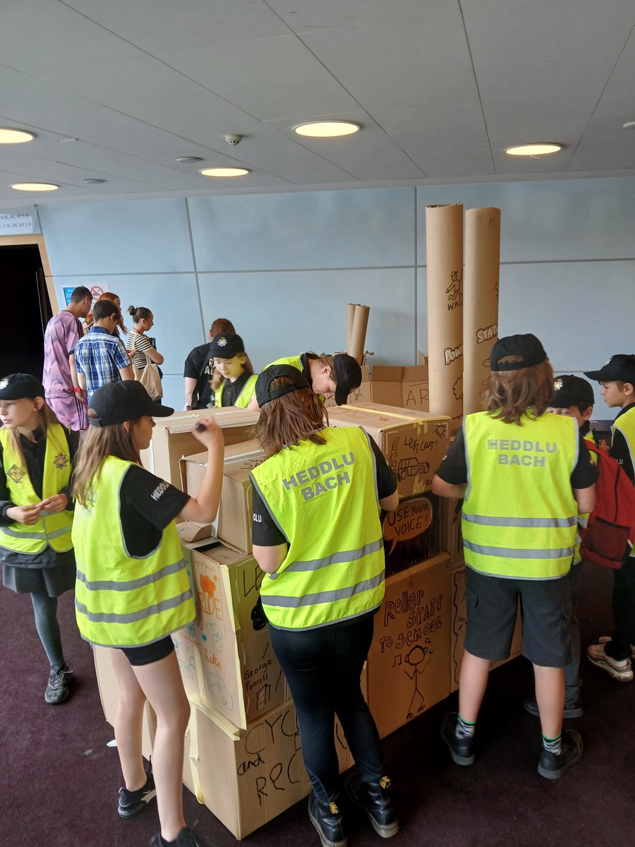 Had a great time with clients, graphic recording for #CleanAirDay! Set up a recycled box power station where kids drew their clean air messages.