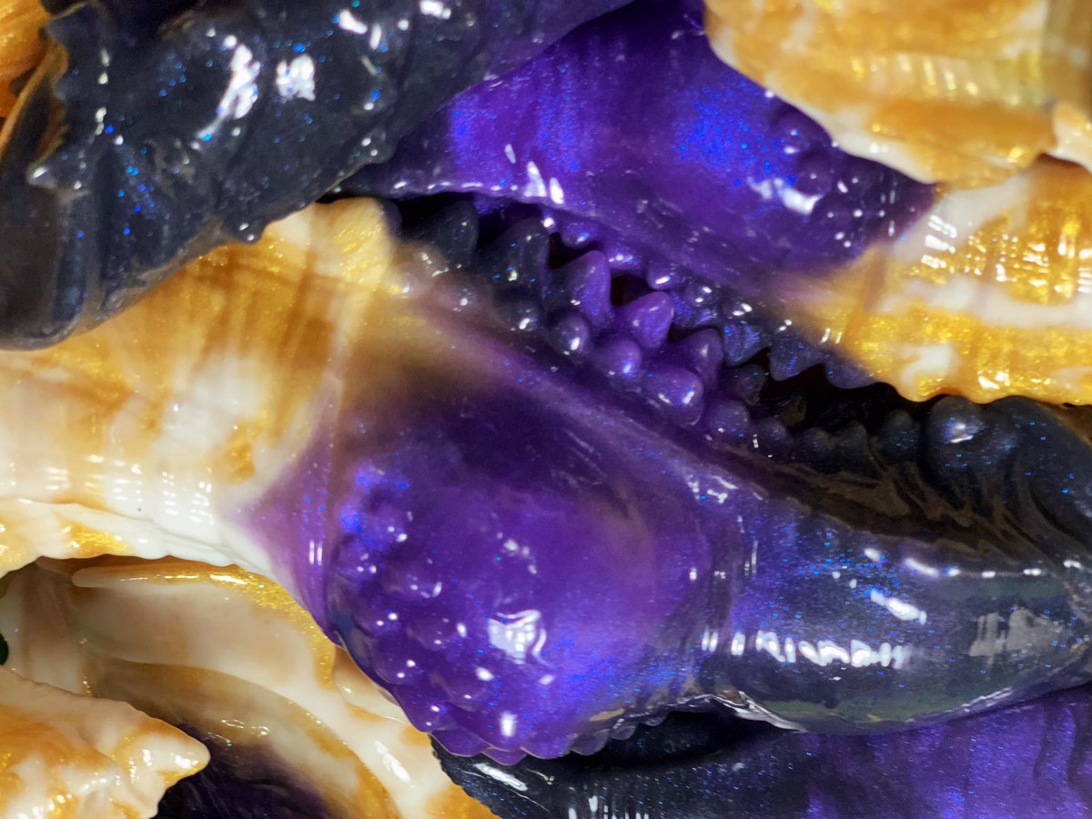 This shift blue-purple was a new powder in the studio, really understood the assignment 💪

Another Proud Natural set! 
💛🤍💜🖤