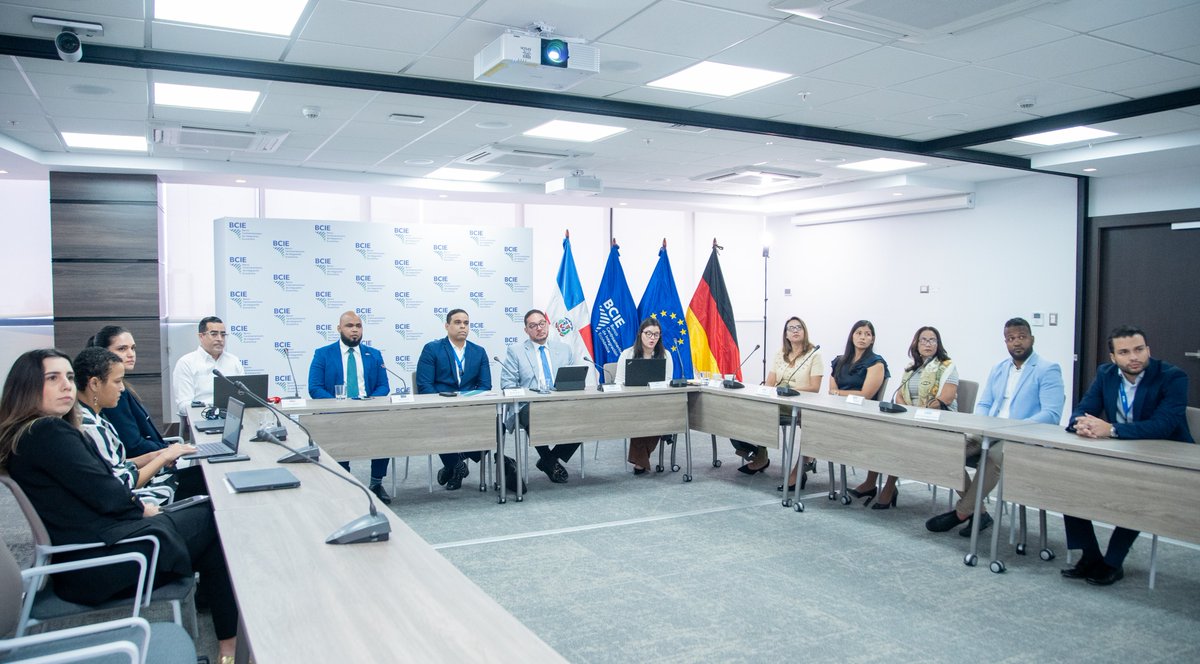BCIE_Org's tweet photo. #RepúblicaDominicana | El Programa Regional de Capital Semilla 🌱 de la #IniciativaDINAMICA suma a la @UCEUniversidad y el @intecrd como aliados para el acompañamiento de emprendimientos y mipymes que deseen postular al Programa. 

Más información 👉 https://t.co/CkaQYgDM1n https://t.co/QHXtjQlBa0