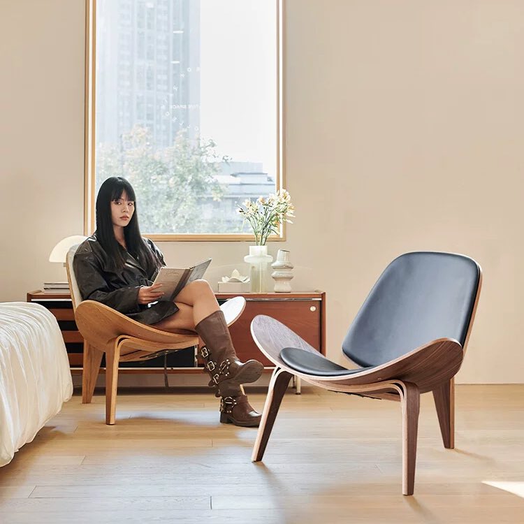 wenaifurniture's tweet image. Hans Wegner Shell Chair CH70 Red Fabric|Replica

wenaifurniture.com/products/shell…

#DesignClassic #ShellChair #wenaifurniture #home #design #designer #tips #furniture #wood #discover #CH70