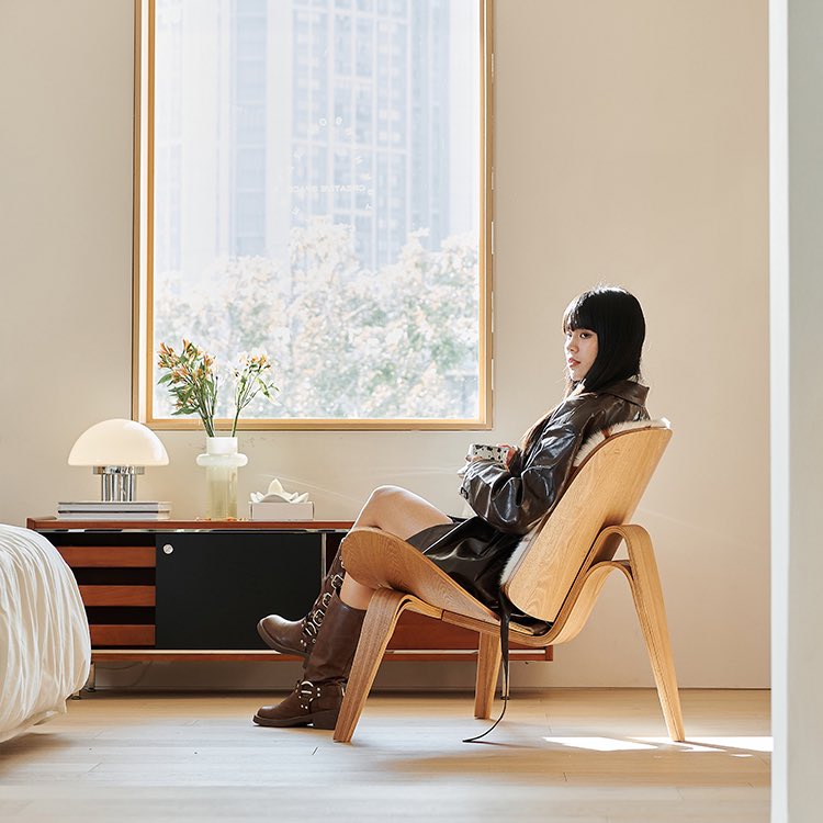 wenaifurniture's tweet image. Hans Wegner Shell Chair CH70 Red Fabric|Replica

wenaifurniture.com/products/shell…

#DesignClassic #ShellChair #wenaifurniture #home #design #designer #tips #furniture #wood #discover #CH70