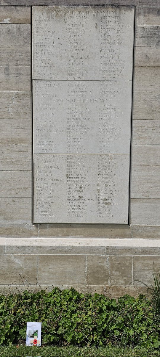 BBTLLP's tweet photo. What a day for our family trip guests! Starting on the #Salient with stops at  Bridge House @CWGC #Cemetery &amp; #TyneCot then down to #Loos to place them literally in the field their relative was lost &amp; explain how, before heading to #Arras for the final pilgrimage of the day! https://t.co/LycvmiJDCs
