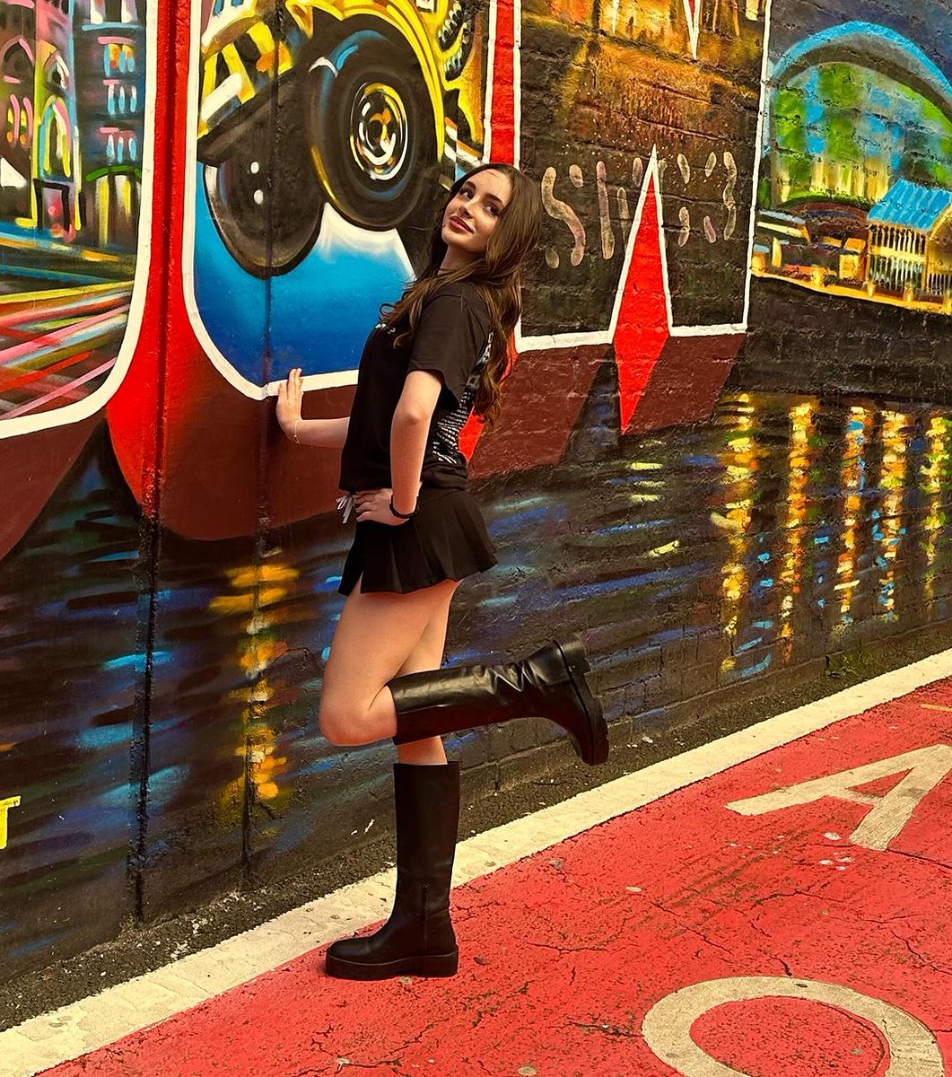 Only 2 more shows left of tour!!🥲❤️
Thank  you for such an amazing night Leeds. I had so much fun with you. Can’t  wait to see you all in Bristol tonight and in London on Friday!!!💫✨