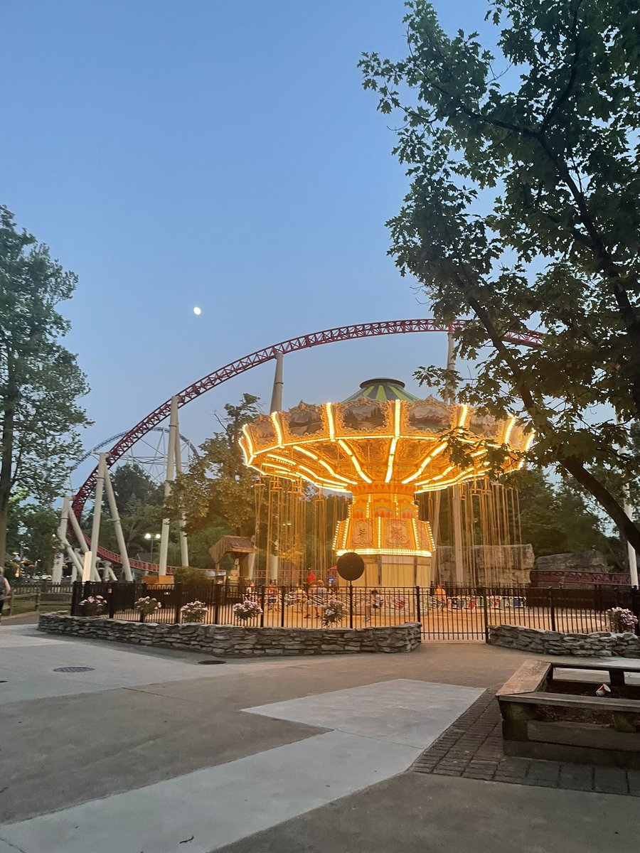 Cedar Point hangovers are real 😴