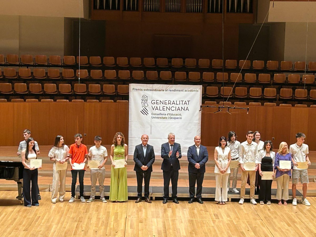 📚Curs 2022-2023

🏆Premis al rendiment acadèmic de la província de València

➡️357 estudiants d'ESO
➡️16 estudiants de Batxillerat

🔗comunica.gva.es/es/detalle?id=…