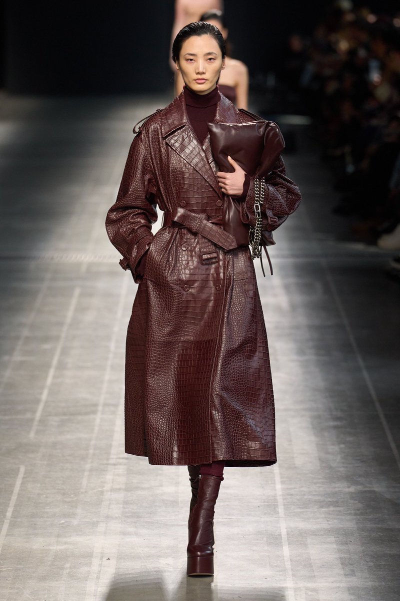 saintdoII's tweet photo. cherry red at ermanno scervino fall 2024 https://t.co/HRwee99DBJ