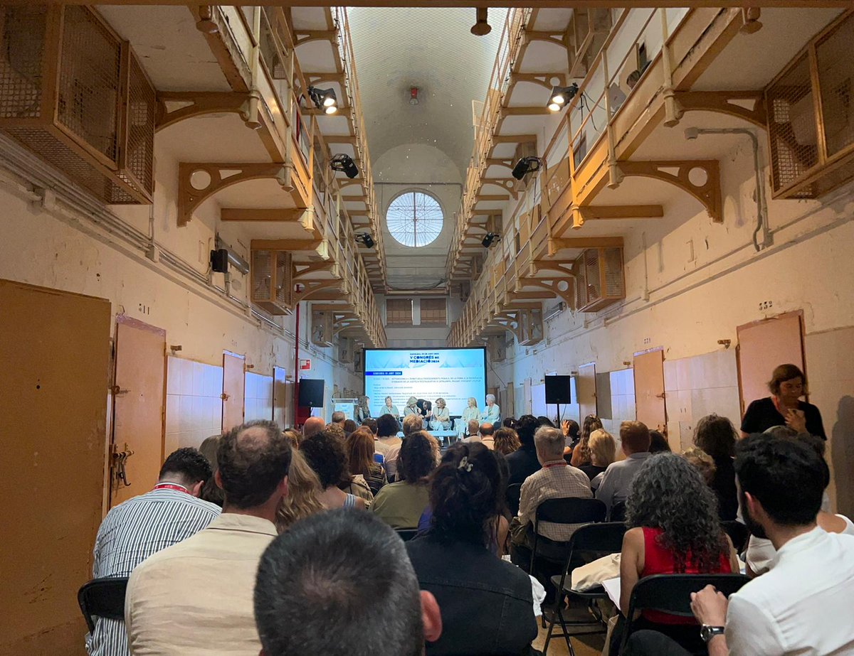 Donem l' oportunitat a una nova manera d'entendre la Justicia.  
#Congrésmediació #Icab #justiciarestaurativa