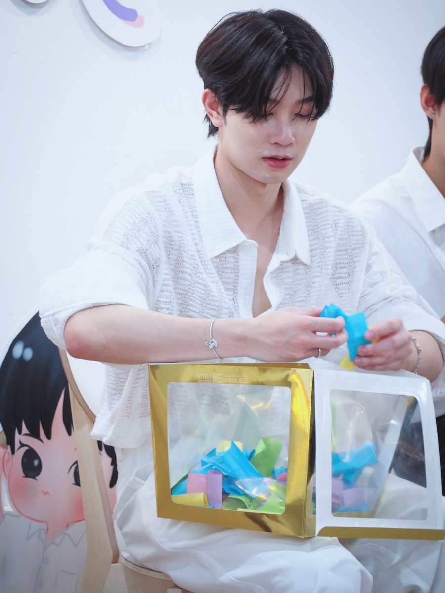 YimOfficialFC's tweet photo. ตั้งใจสุ่มผู้โชคดีอยู่ครับ🤣🤣
#YIMRouteToBeContinued
#แฮปปี้24ปีก้าวต่อไปกับยิม
#mynameis_yim https://t.co/KISm1G7RqE