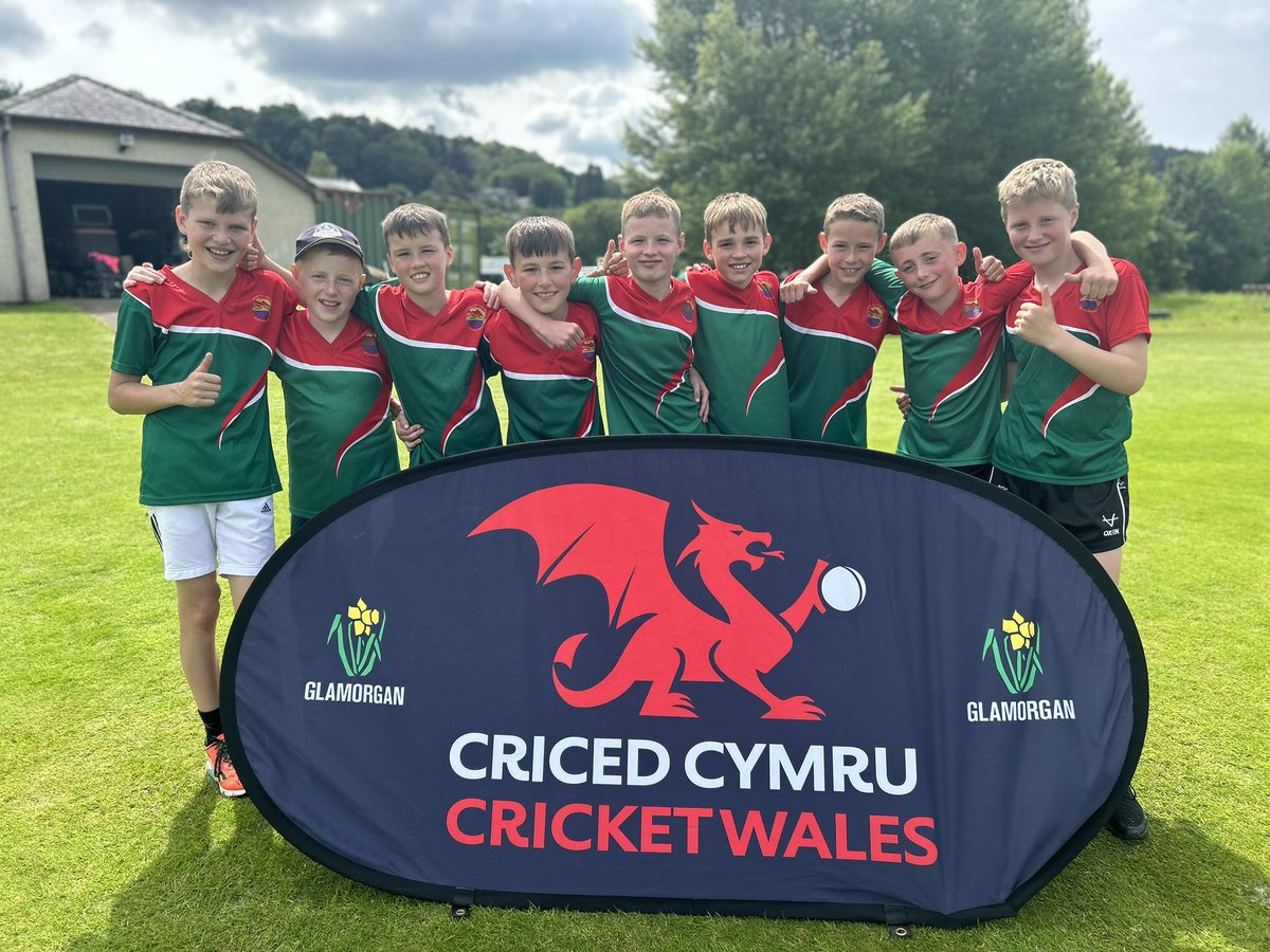 🏏 PENCAMPWYR MEIRIONNYDD 🏏

Llongyfarchiadau i dîm criced bl.5 a 6 yr ysgol ar gael eu coroni’n bencampwyr Meirionnydd yng Ngŵyl Criced <a href="/CricketWales/">Criced Cymru / Cricket Wales 🏏🏴󠁧󠁢󠁷󠁬󠁳󠁿</a> .

Mae’r tîm wedi ennill eu lle yn rowndiau terfynol Eryri ym Mangor fis nesaf. Da iawn chi, blant!😃

#criced #cricketwales