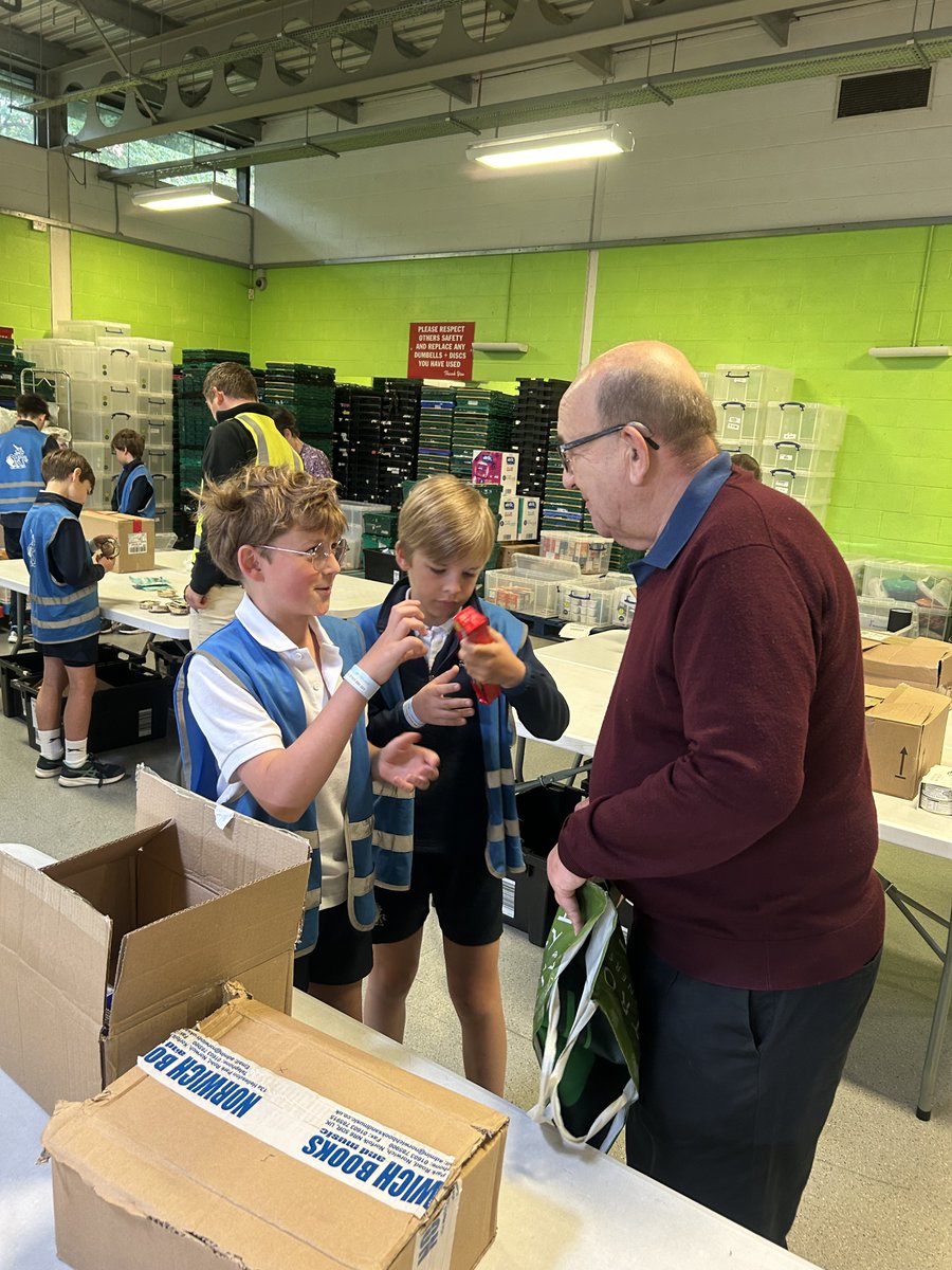 Some of our Year 5's had a productive morning at the <a href="/hffoodbank/">Hammersmith & Fulham Foodbank</a> today for their community morning! 

#GiversnotTakers