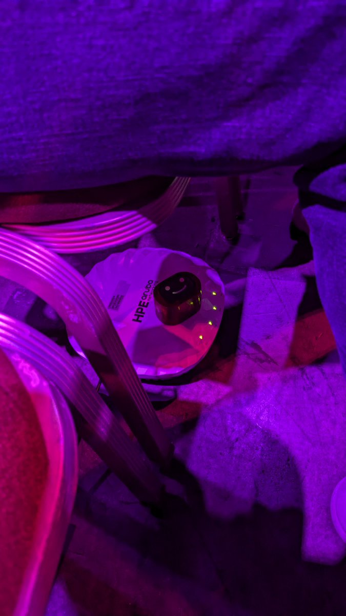 WiFi_Neo's tweet photo. #janet #HPEDiscover found a 700 series under a seat. https://t.co/vGcF7VowdX