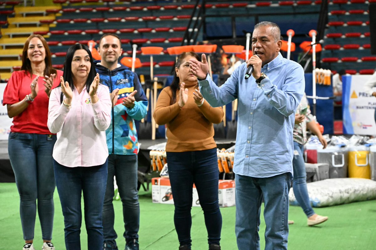 amarcanopsuv's tweet image. Seré breve : El Plan Bolívar Bonito ha llegado . 

Mil gracias Presidente @NicolasMaduro por tanto apoyo para el pueblo