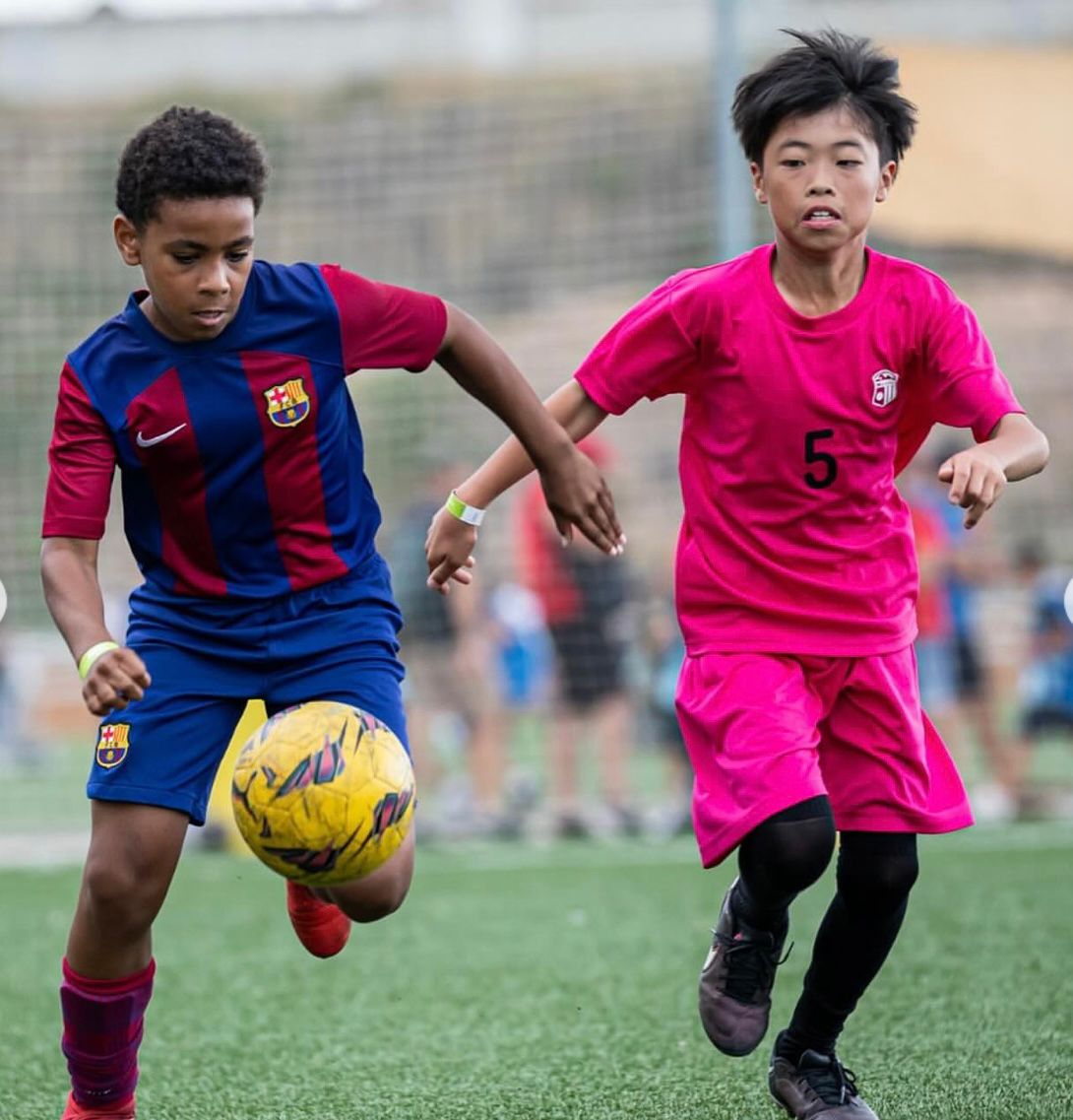 wakatakegroup's tweet image. TAKE&apos;S VOICE #12 🗣️⚽️ | New blog entry❗️

&quot;Why do Spanish kids take the goal kicks by passing to each side of the box?&quot;

👉TAKE&apos;S VOICE 12th blog entry: wakatake.group/post/takes-voi…

🇬🇧Soon available in English

#grassrootsfootball #immersionprograms #youthdevelopment
 
#VamosWakatake