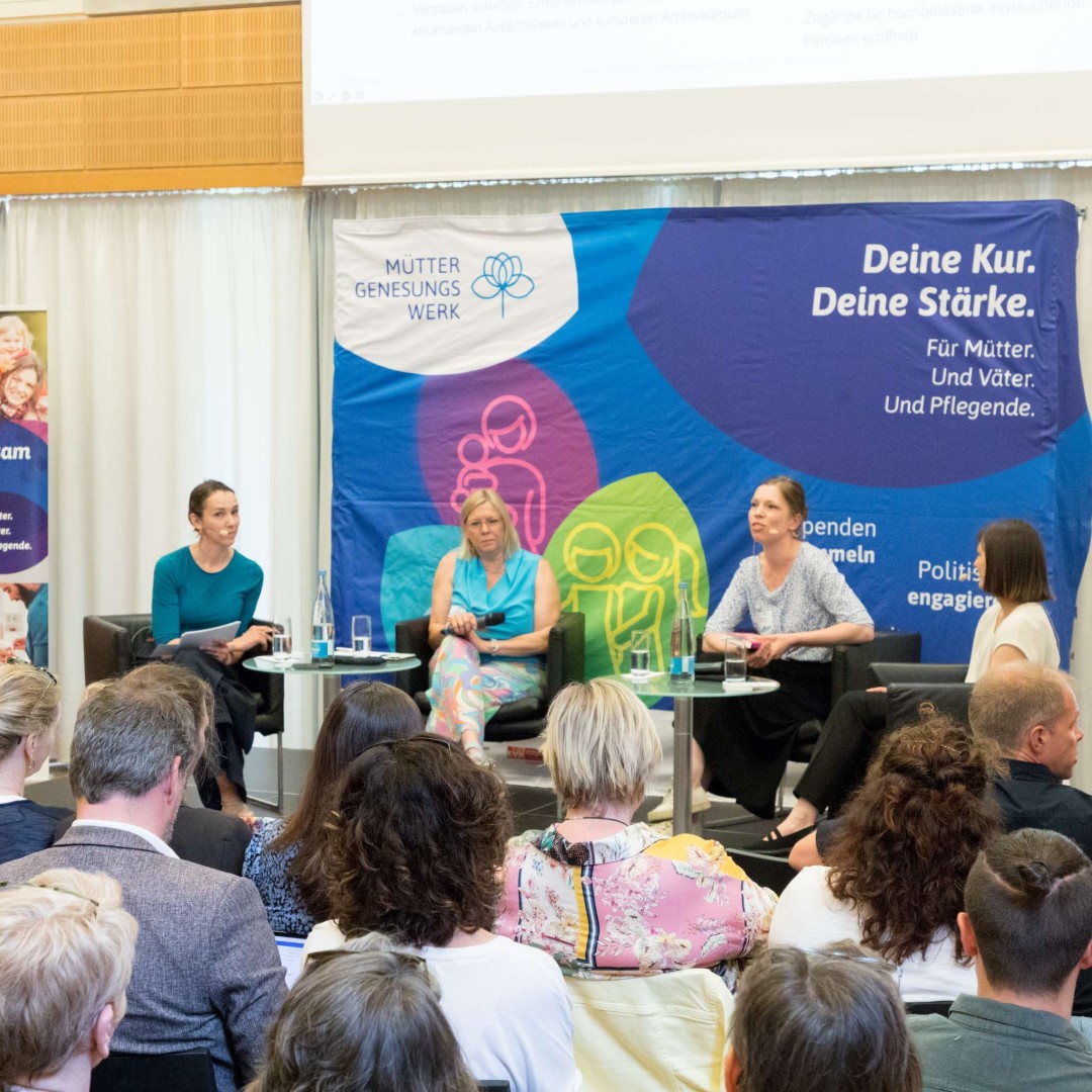 Gestern fand die MGW-Konferenz der 72 Vorsorge- und Rehakliniken in Berlin statt. Unter dem Motto „Gesunde Familien“ diskutierten Vertreter*innen aus Kliniken, Politik und Gesundheit. Danke für den wertvollen Austausch! #mgwkonferenz2024 #gesundheit #politik