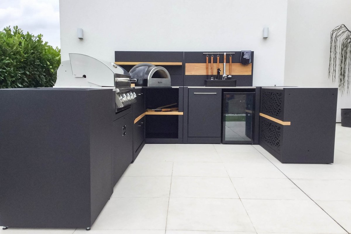 A very smart outdoor living set up, if ever we saw one 🔥

Get in touch for a free design appointment: grilloliving.com/blog/grillo-on…

#outdoorkitchen #gardendesign #landscapedesign #landscaping #gardening #garden #home #gardeninspiration #grillo #bbq #grilling #luxury