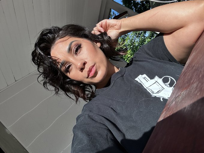 There is nothing I love more than the summer sun except maybe cats as indicated by my very hairy shirt<a href="/tag/newprofilepic"class="tags"><span>#newprofilepic</span></a>