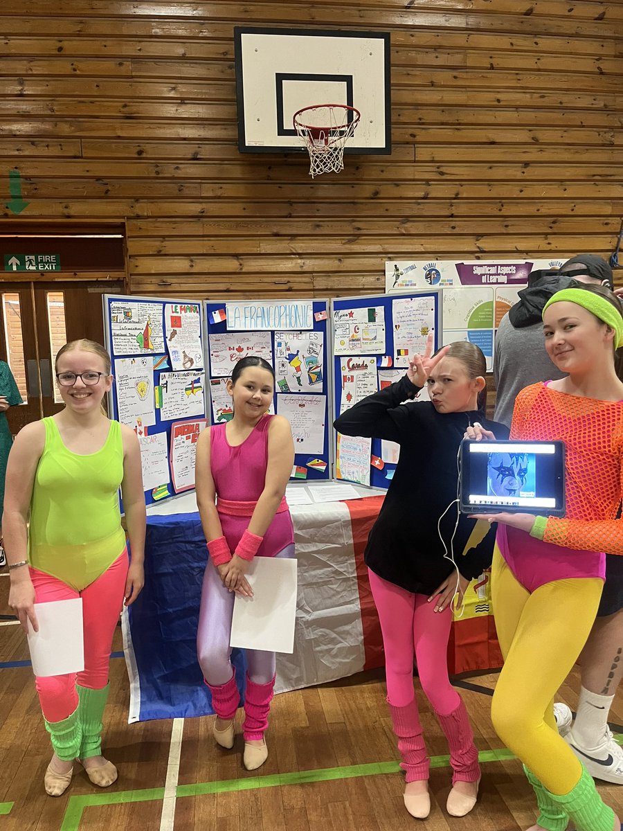 Miss Carr tweet media