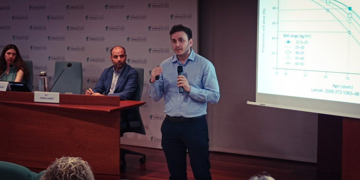farmaceuticsbcn's tweet photo. 🗣️El vocal d'Alimentació i Nutrició del COFB, Oscar Llansó, està moderant la taula dedicada a l'obesitat de la 8a jornada "Actualització clínica cardiovascular", organitzada per @CatalanaHTA i la Fundació Catalana d'Hipertensió Arterial, i que s'està celebrant a la sala d'actes del COFB.