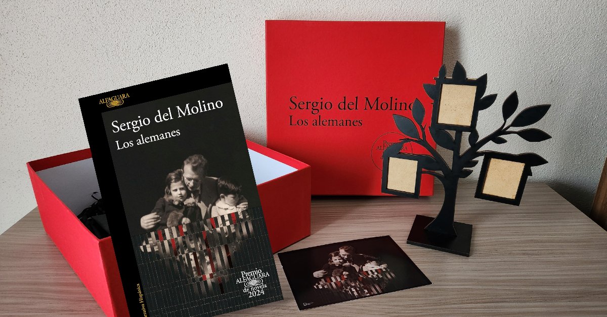 papalector's tweet photo. PREMIO ALFAGUARA 2024

«Oscuros secretos familiares encierran un pasado amenazador capaz de destruir el presente. ¿Heredan los hijos la culpa de los padres? Una novela apasionante que pone a prueba la conciencia de los personajes y que sacude la del lector»".
Del acta del jurado https://t.co/JjbpjJuUQt
