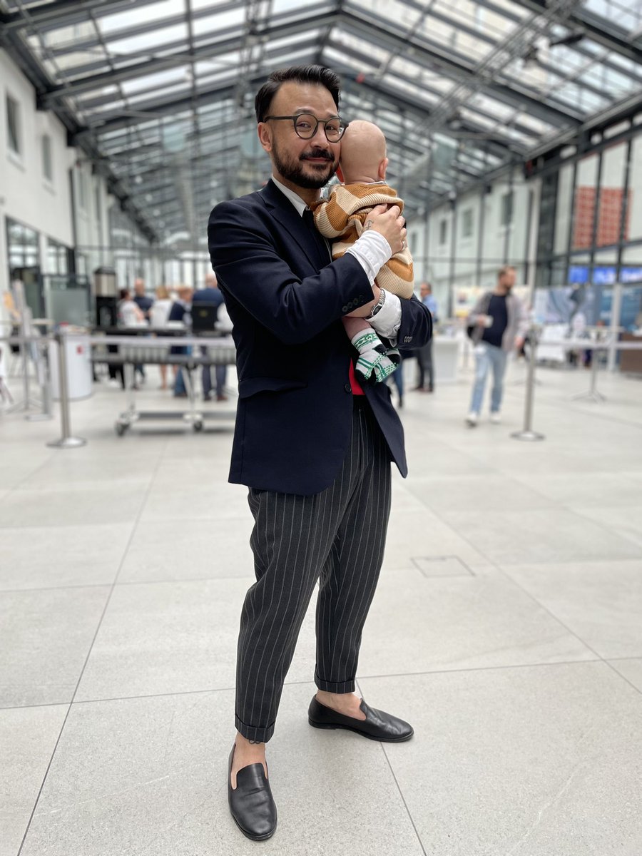 I‘m not THE menswear guy, but I am A menswear guy who was part of academia, is still close to academia and attended a conference just last week (with someone else‘s baby)