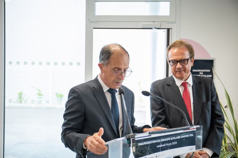 louisvogel's tweet photo. Quoi de plus beau pour un Maire que d’inaugurer une école ? Quel plus beau choix que Simone Veil pour la nommer ? Bravo à Jean-Luc Servieres, aux élus et services de la ville #Claye-Souilly pour ce travail ! https://t.co/RyeMM1ThMF