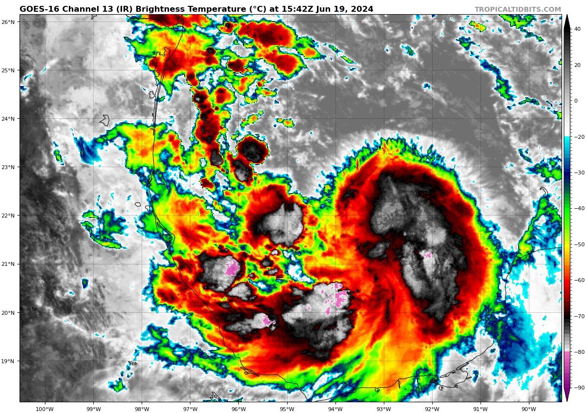 PCTamaulipas's tweet photo. 🔴🌀AVISO POR TORMENTA ALBERTO

Se ha formado la tormenta tropical #Alberto en el Golfo de México, se ubica a 300 km al Este de Tampico. Presenta vientos sostenidos de 65 km/h y ráfagas de viento de 95 km/h. 

#ProteccionCivil #Tamaulipas
#TodosSomosProteccionCivil https://t.co/7ILJzVHZY5