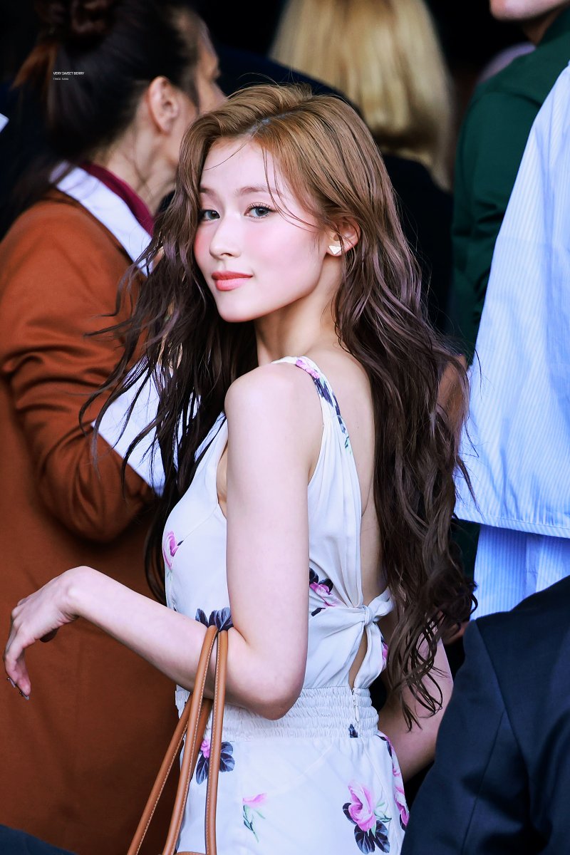 VSB_1229's tweet photo. 240616 HQ 3p 

#트와이스 #TWICE #사나 #SANA #サナ
#PRADAxSANA #SANAMFW #PRADASS25
@Prada https://t.co/OUFMRrgG9L