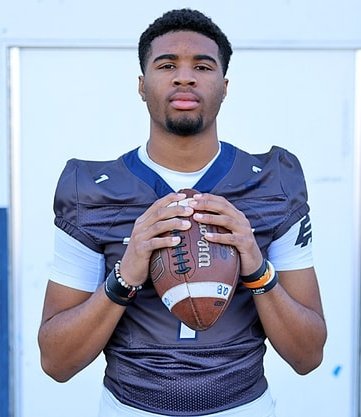 OUCrystalBall's tweet photo. New #Sooners 247 🏈 Crystal Ball
⭐⭐⭐⭐ 2026 QB Jaden O'Neal
📏 6'3" / 200
🏫 Narbonne HS (Harbor City, CA)
🎚️ 6 (Med)
✍️ By Collin Kennedy
🎤⬇️ Oklahoma Insider
Profile: https://t.co/yNyDi2r4p6
#L26ENDARY https://t.co/EA3FEYom7W
