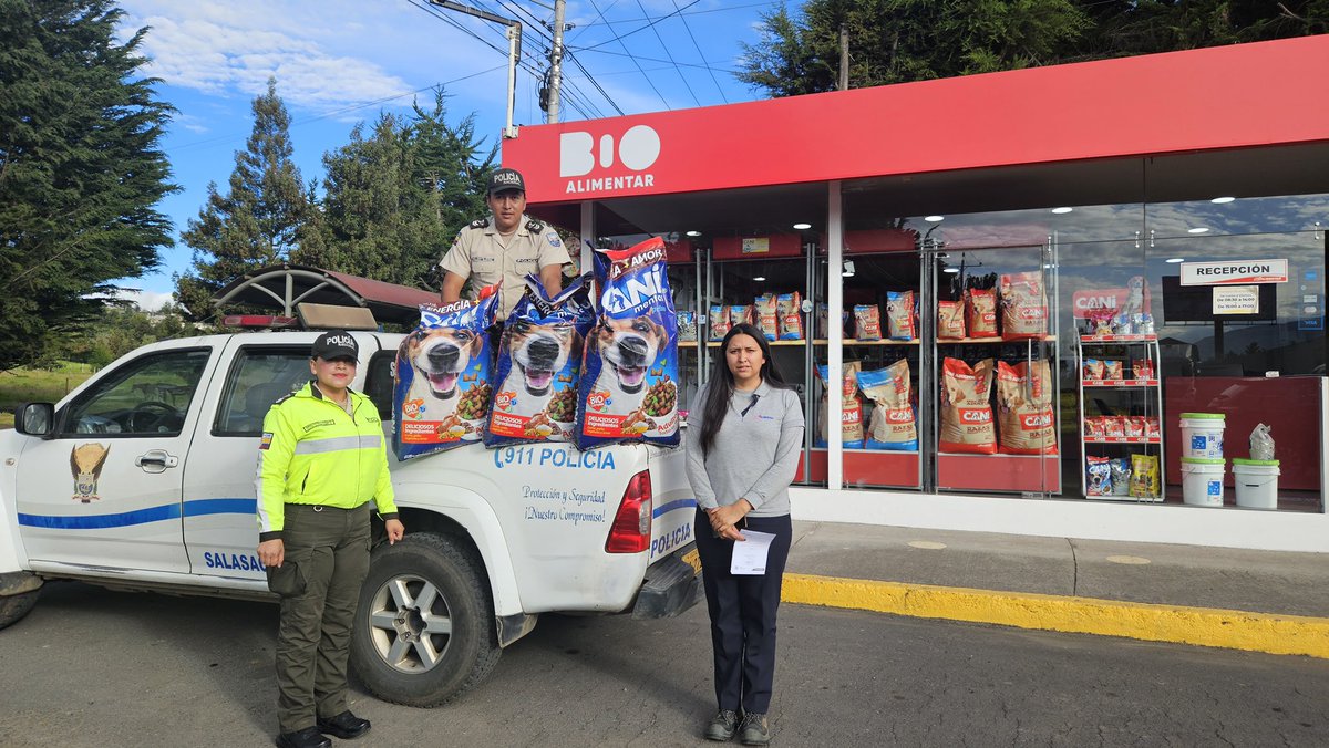 BioalimentarEC's tweet image. Respaldamos el trabajo del escuadrón canino🐶 de @PoliciaEcuador en sus jornadas de búsqueda y rescate, durante la difícil situación que vive Baños de Agua Santa, al brindarles buenos alimentos.
Estamos juntos en esto. 💪🏼

#Bioalimentar #SomosBuenosAlimentos