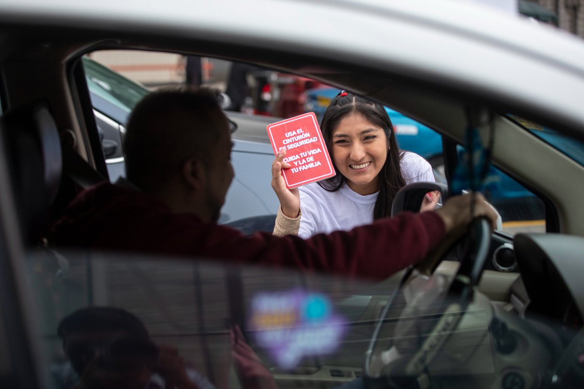 MuniLima's tweet photo. Cabe mencionar, que la utilización de este dispositivo reduce el riesgo de muerte entre un 45 % y 50 % a los conductores y pasajeros delanteros, así como, un 75% a los ocupantes de asientos traseros. https://t.co/ETEQrvIcQf