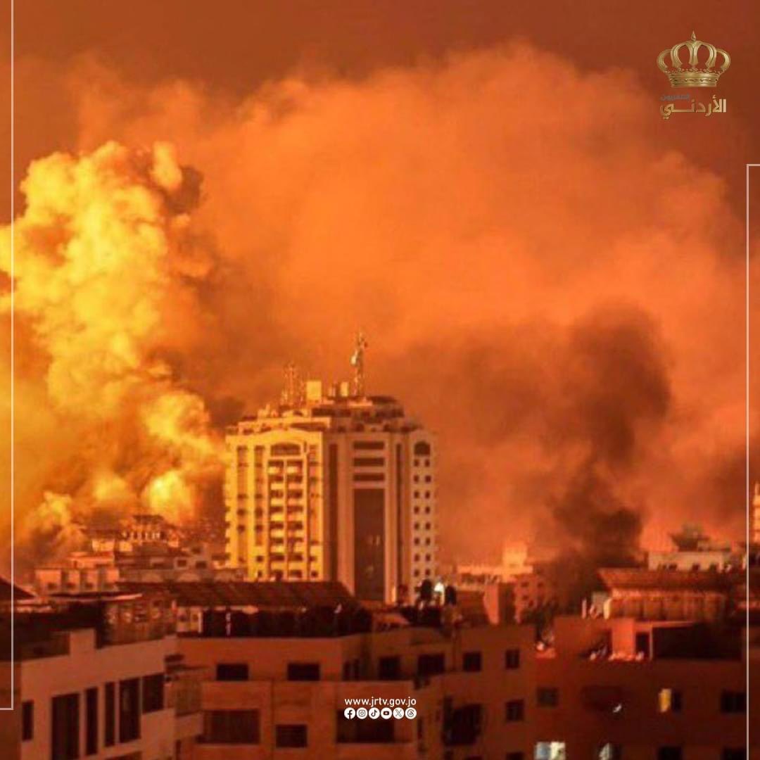 3bod4real's tweet photo. ان عشت يادار لابنيكي علي مهلي 
واكحت اساسك لما ابين علي مهلي 
وابيضك يادار بالرخام والزيت
وادق طبلي واتم فرحنا بالزين 
واركب جوادي واطعن بالعدا علي الزين 
واحلف علي العين ماتنظر علي عدو لا 
الزين في القلب قبل العين وعلي الروس محمول الخسيس مايتساوي بالزين ابن الاصول اصلو معروف زين https://t.co/rrPL3psClH