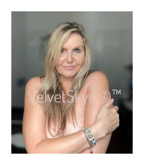 What does one do during a heat wave Why stay naked of course! I&rsquo;m loving it ! 🥰 😍 sending Humpalicious