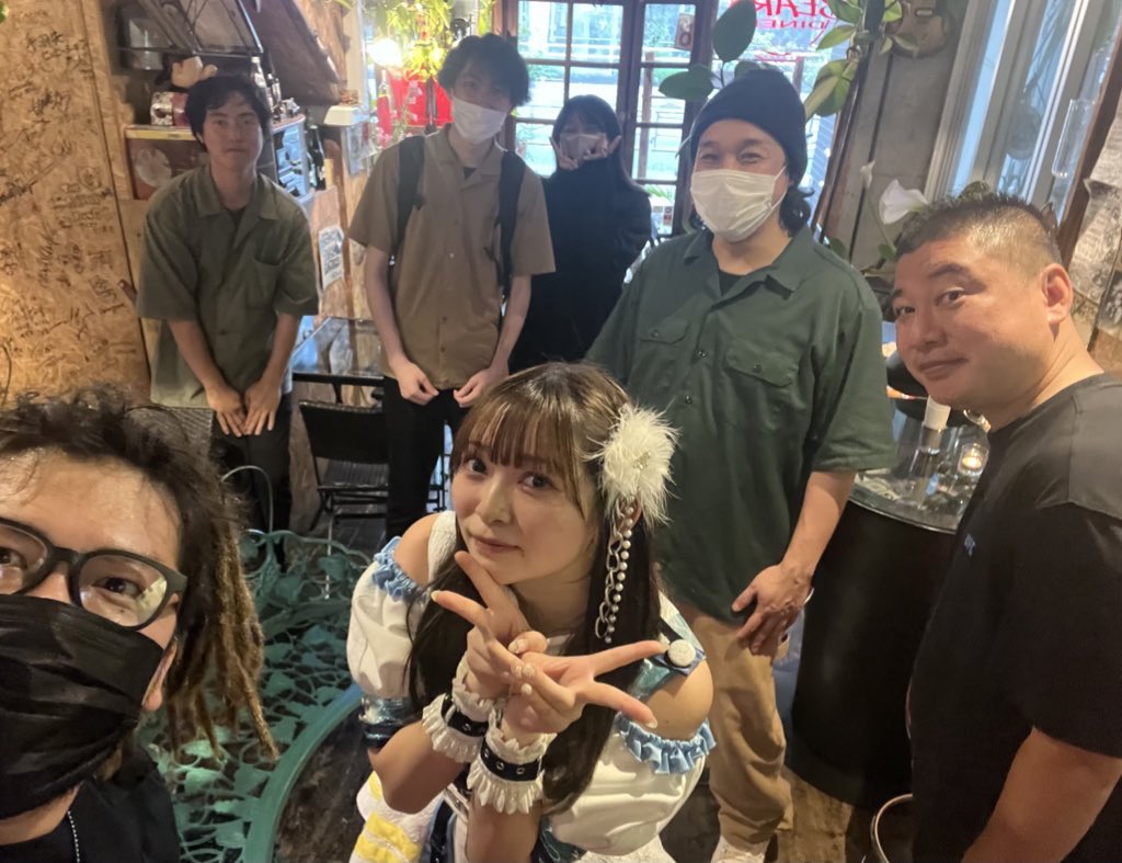 kumascratch's tweet photo. 手羽先センセーションのすずかちゃん
TVK 関内デビルの撮影チームの皆様

先日は撮影お疲れ様でした&amp;楽しい時間をどうもありがとうございました✌️

手羽先センセーションすずかちゃんの食リポ上手でしたね🤘❤️‍🔥🤘

6/22（土）0:00～1週間
TVerで観れるみたいです🤘

#関内デビル #手羽先センセーション https://t.co/JK1G3vb7UT