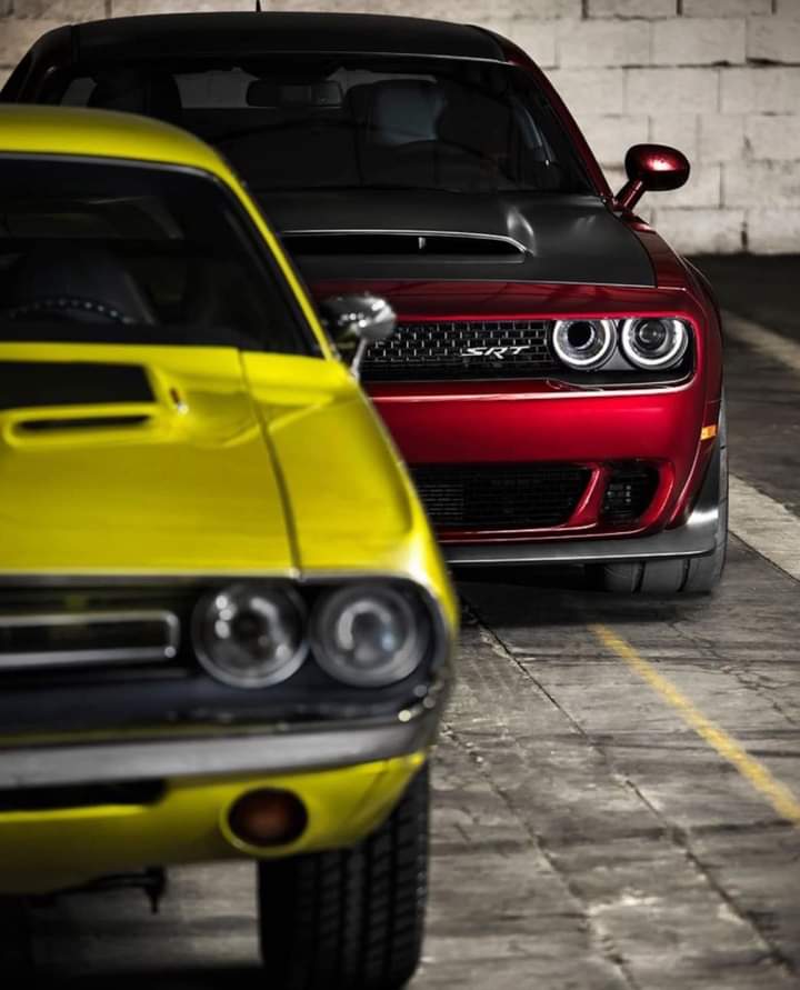 MoparChakmol's tweet photo. Classic or Modern? https://t.co/NW9chzAtT3