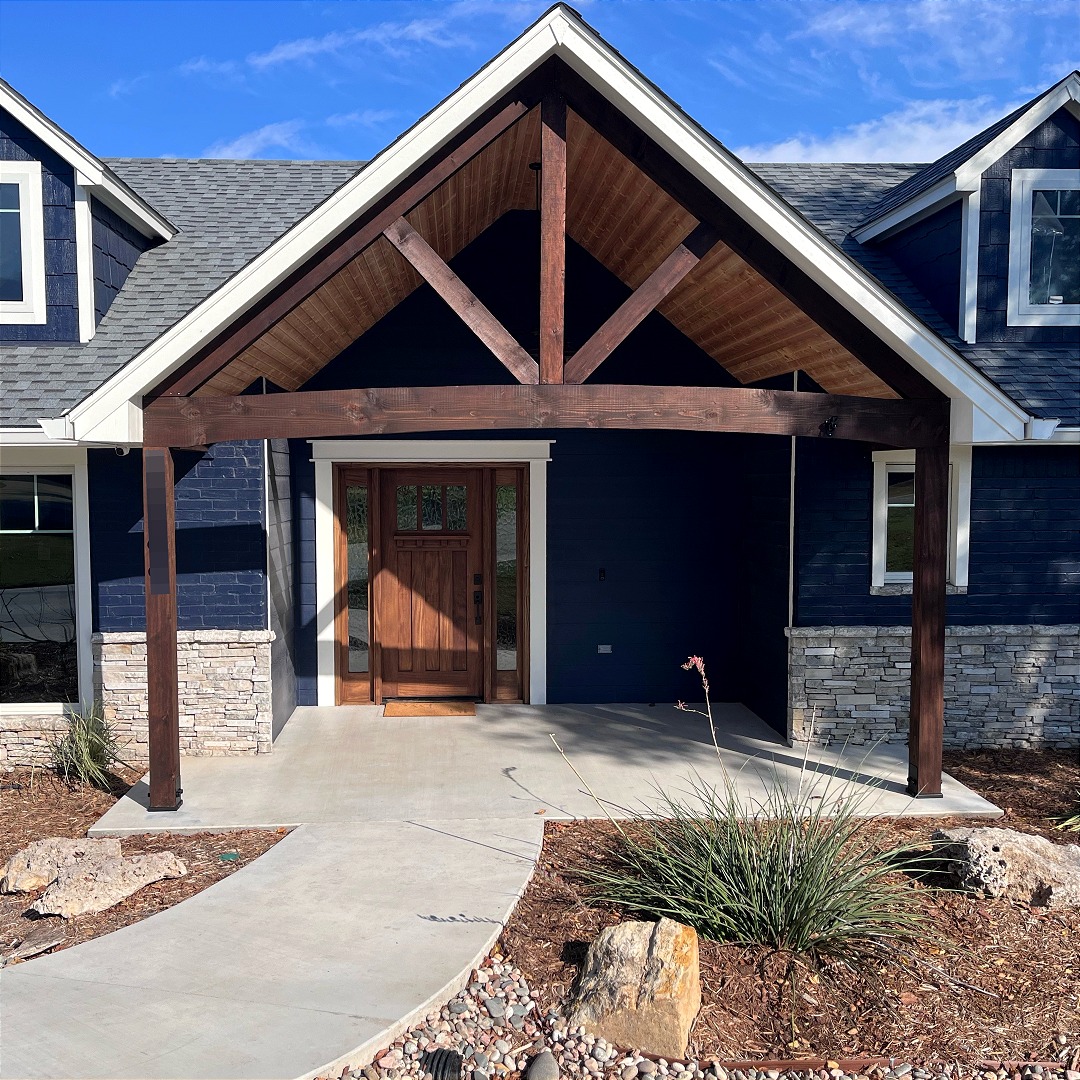 SteveGetsiv's tweet image. Elevate your entryway! These Douglas Fir beams are stained with ExoShielf Black Walnut, giving this home a warm &amp;amp; inviting entrance. #ExoShield #NovaUSAWood