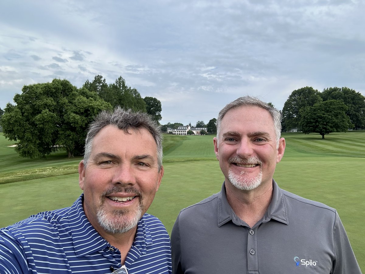 Was excited to see my fellow #SBI15 alum <a href="/KCooper21/">Kevin Cooper</a> &amp; catch up on his escapades this morning. Maybe next time we can have a Hot Brown. 😉