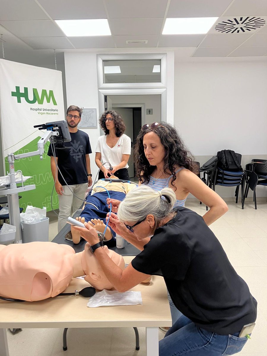 AyRHUVM's tweet photo. III edición del curso “Manejo Avanzado de la Vía Aérea en Quirófano” coordinado por el Dr. Javier Marqués. Han participado compañeros de @AyRHUVM, @CardiologiaHUVM, MFyC, O61 Andalucía y enfermería del Bloque Quirúrgico. Talleres de habilidades y simulación clínica. Seguimos! https://t.co/vUmJJaHTY9